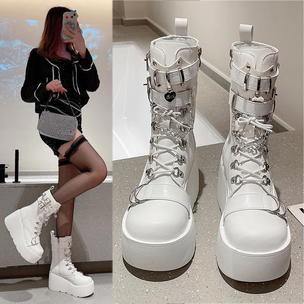 Love is Embarrassing Boots hvit