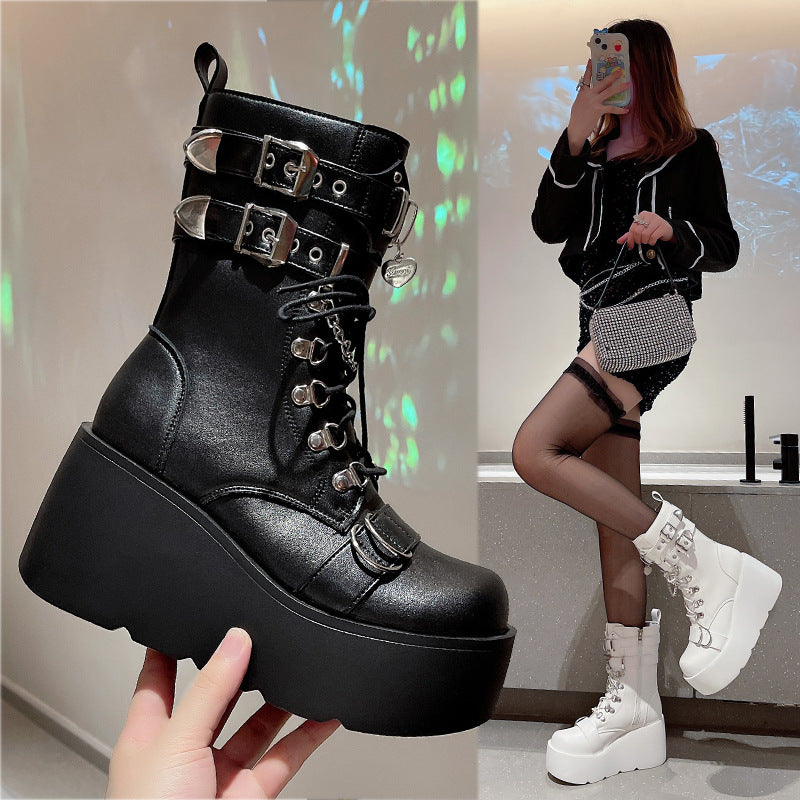 Love is Embarrassing Boots svart YouAreCornyBye