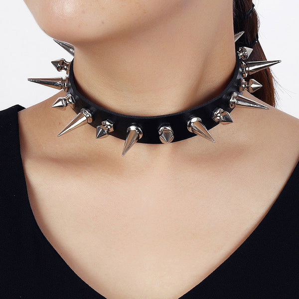Studded PU lær Choker