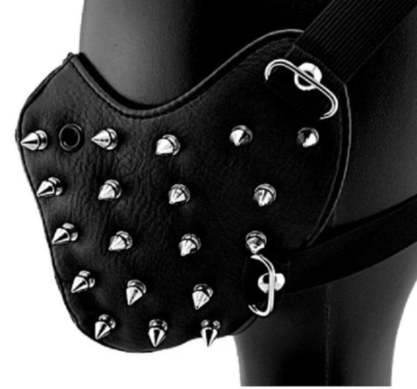 Studded munnbind