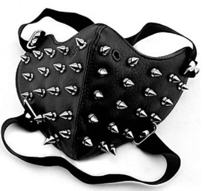 Studded munnbind
