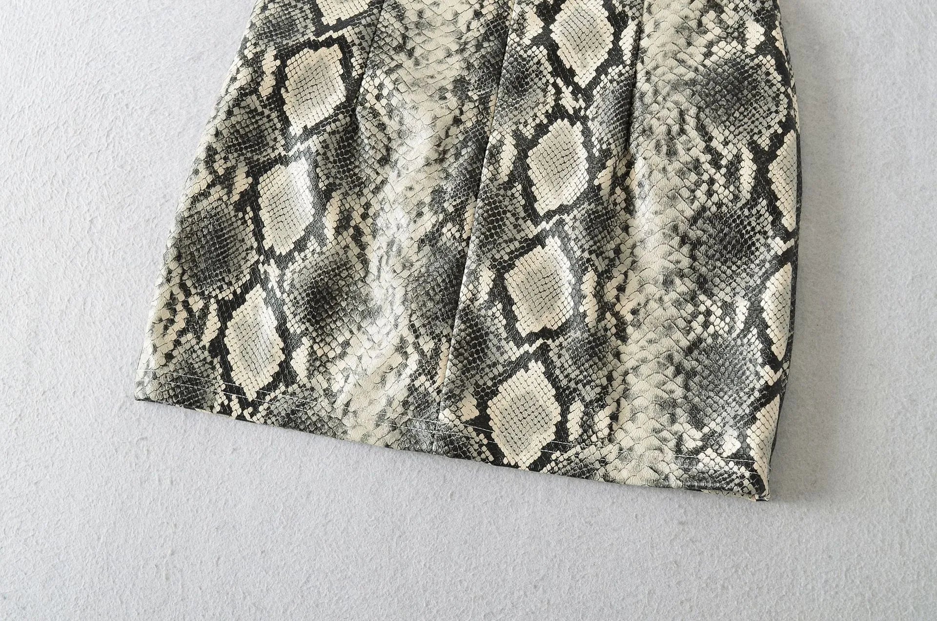 Serpentina Grey Leather Skirt YouAreCornyBye